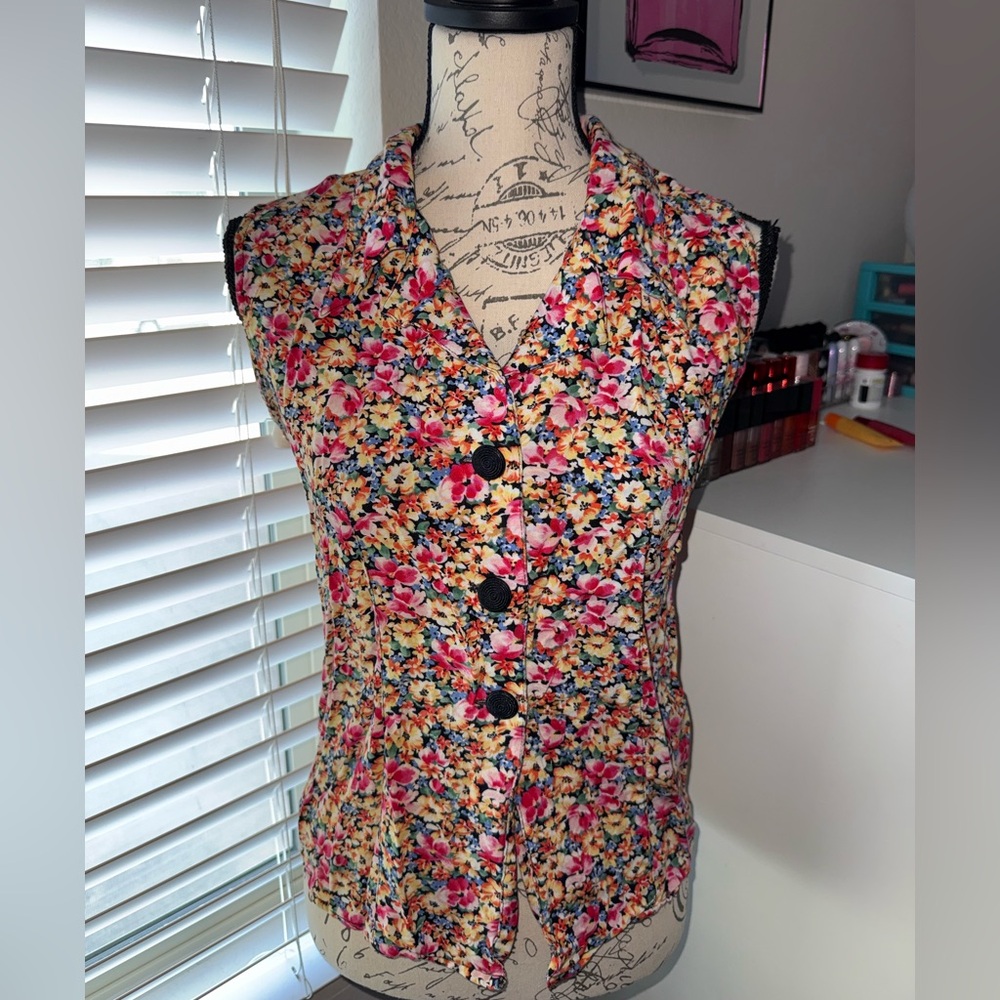 Vintage Express Multicolor Floral Top